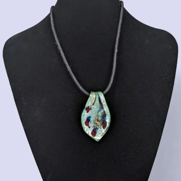 (2/$20) Vintage Murano Art Glass Green Leaf Pendant - Picture 2 of 7